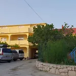 15 Apartman Lopar