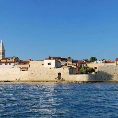 Διαμέρισμα 15 *